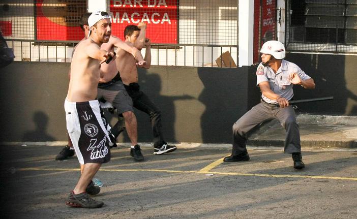 Confronto entre pontepretanos e polícia militar no jogo do último domingo (28/04) no Majestoso (Cedoc/RAC)