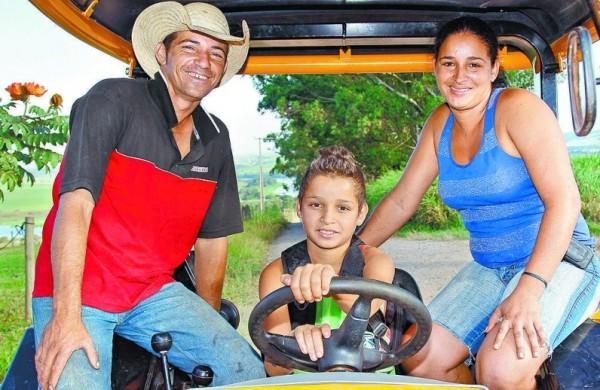 Pais de Pedro ainda são muito jovens, mas exigem que ele e outros três filhos estudem, para que tenham opções diferentes no futuro  (Del Rodrigues)