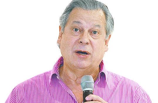 O ex-ministro José Dirceu (da Casa Civil), condenado a 10 anos e 10 meses de prisão por corrupção ativa e formação de quadrilha no processo do mensalão (Divulgação)