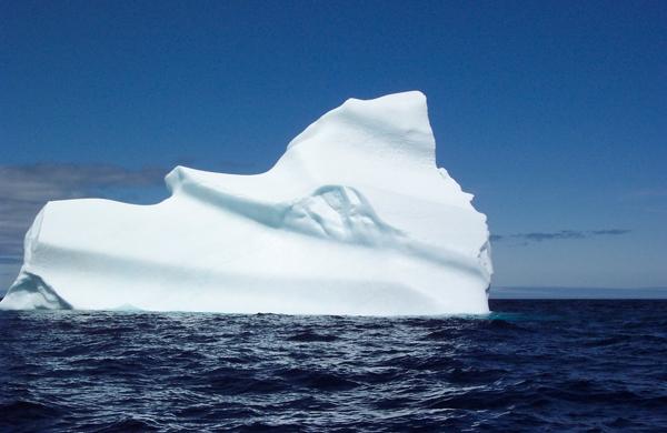 Iceberg no pólo ártico se desprende de geleira devido ao clima quente (Divulgação)