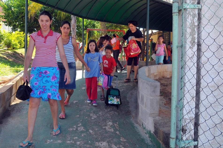 Sem uniforme, crianças de Hortolândia chegam à escola com roupas comuns (César Rodrigues/AAN)