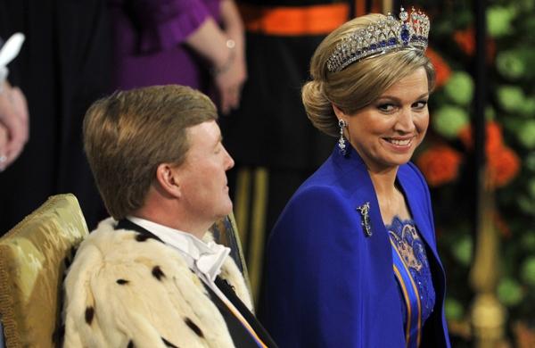 Nova rainha da Holanda, a argentina Máxima durante juramento do rei holandês (France Press)