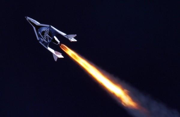 A SpaceShipTwo (SS2) alcançou altitude de 14 mil metros acima do deserto de Mojave, na Califórnia (EUA) (France Press)