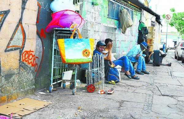 Moradores de rua no entorno do Viaduto Miguel Vicente Cury: região central concentra 57% do total (Elcio Alves/AAN)
