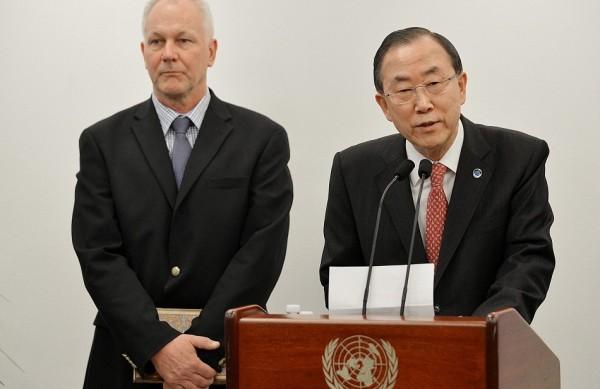 O secretário-geral da ONU, Ban Ki-moon (à dir.) fez novo apelo às autoridades sírias para que a ONU possa investigar uso de armas químicas  (France Presse)