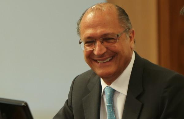 Governador de São Paulo, Geraldo Alckmin (PSDB), anunciou nesta quinta-feira (14) um "pacote de bondades" aos 645 municípios do Estado (Agência Brasil)