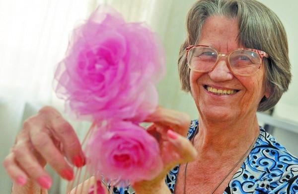 Suzana Castelano, 76, mora em uma rua sossegada da Vila Nova e trabalha como florista (Dominique Torquato/ AAN)