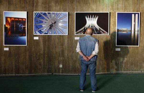 Exposição "Brasília, meio século da capital do Brasil" está instalada na sede do Partido Comunista da França (France Press)