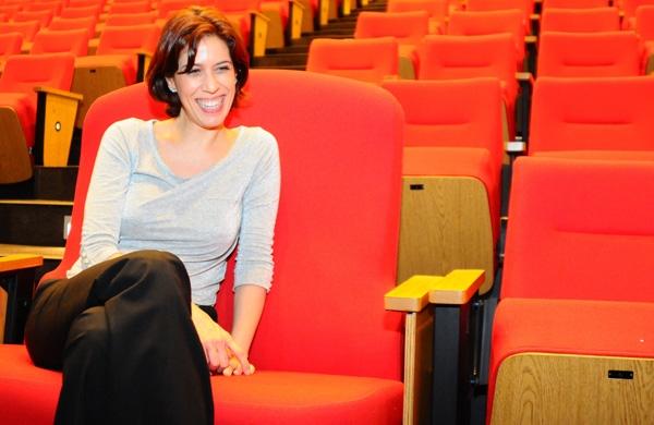 A atriz Maria Clara Gueiros durante entrevista ao Caderno C no Teatro Iguatemi (Elcio Alves/AAN)