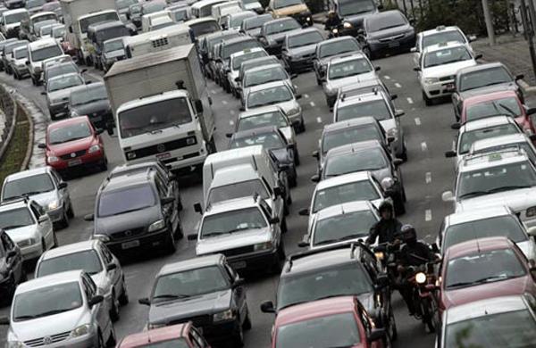 Hoje o horário do rodízio de veúiculos em São Paulo é das 7h às 10h e das 17h às 20h (Cedoc/RAC)