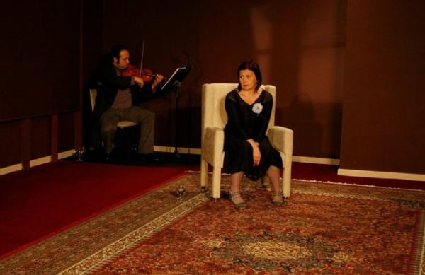 Cena da peça 'Psicose 4h48', de Sarah Kane, encenada pela Fatal Companhia  (Divulgação)