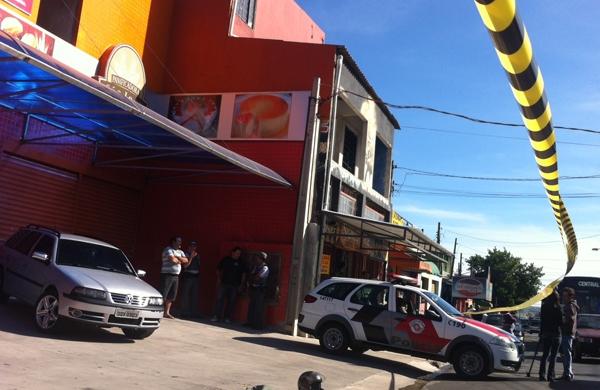 Ladrões chegaram na padaria em uma moto (Dominique Torquato/ AAN)
