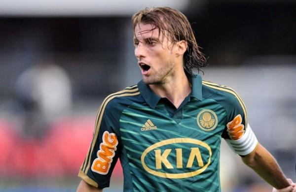 Henrique chegou a ser dispensado por causa da Libertadores (Cedoc)