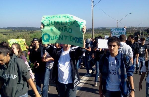 Alunos apoiam paralisação dos professores para reivindicação de aumento salarial  (Dorinaldo Oliveira)