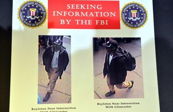 Foto divulgada pelo FBI dos dois suspeitos de terem feito o ataque terrorista na maratona de Boston (France Press)