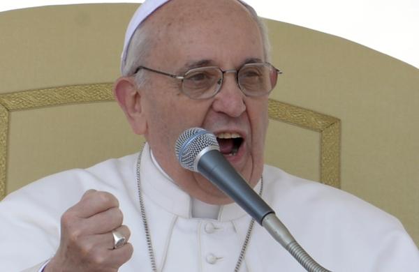 Papa Francisco durante discurso na Praça São Pedro, no Vaticano (France Press)