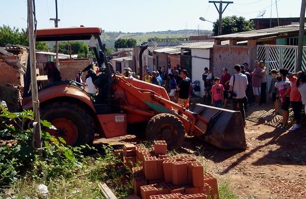 Manifestantes se recusam a sair de terreno ocupado (Dorinaldo Oliveira/ Correio Popular)