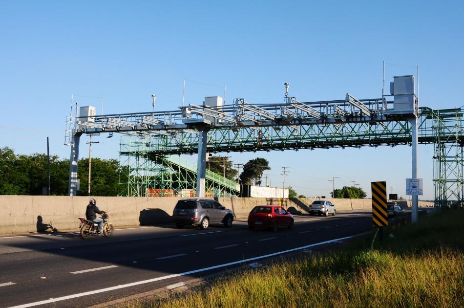Estrutura do sistema Ponto a Ponto, na rodovia Santos Dumont (Elcio Alves/AAN)