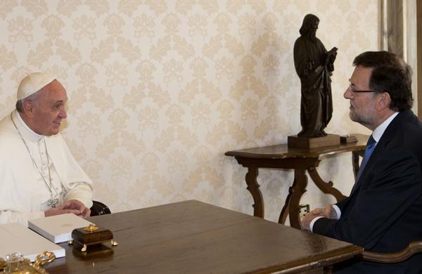Papa Francisco durante encontro com primeiro-ministro espanhol, Rajoy (France Press)