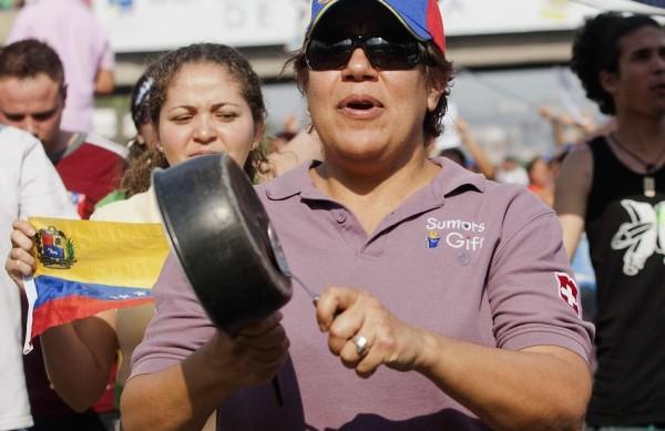 Oposição protesta contra a eleição de Nicolás Maduro como presidente da Venezuela (France Press)