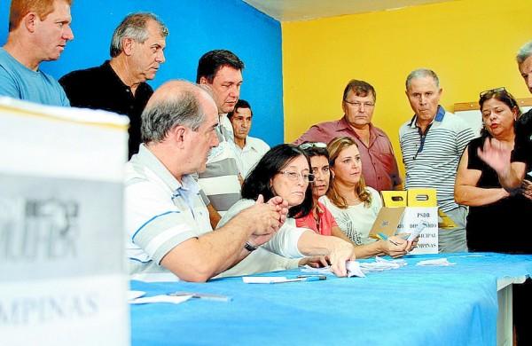 A atual presidente municipal do PSDB, Célia Leão, candidata à reeleição, durante a convenção de ontem (Janaína Maciel/ Especial para a AAN)