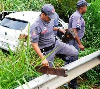 Bombeiros tiveram muito trabalho para localizar o corpo da mulher (Divulgação)