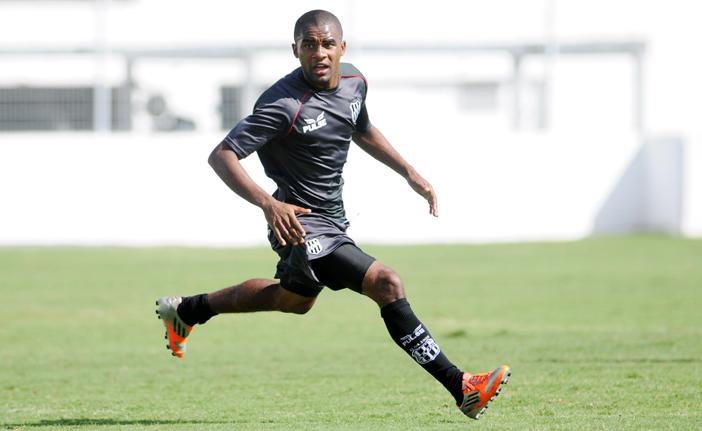 Cicinho reconhece que caiu de rendimento nos últimos jogos (Edu Fortes/AAN)