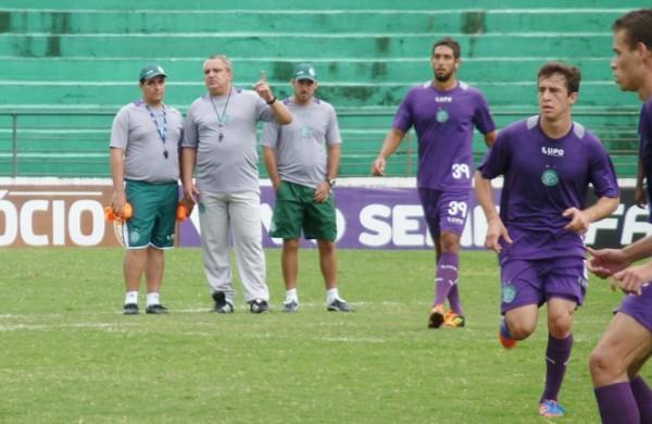 Branco comanda o treino do Guarani: mudanças no time titular (Cedoc)