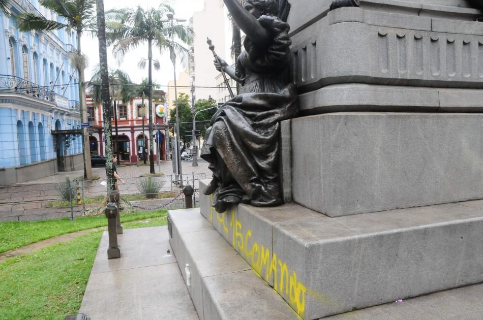 Monumento de Carlos Gomes, no marco zero de Campinas foi recuperado ano passado: falta de preservação do espaço (Edu Fortes/AAN)