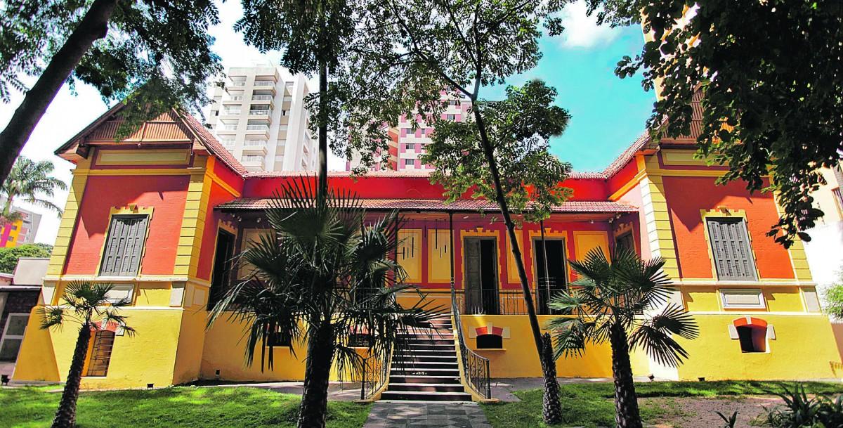 Fachada do imóvel histórico e tombado que abrigou o antigo Colégio Ateneu até meados dos anos 90, e que agora será a sede da Secretaria Municipal de Educação (Diogo Zacarias/ Correio Popular)