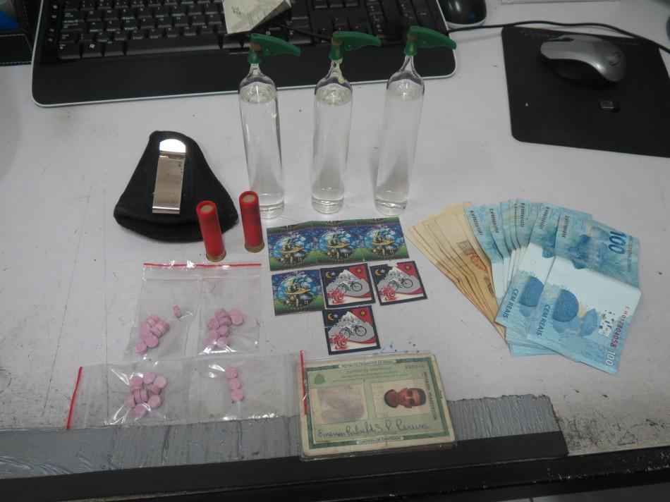 Drogas apreendidas com o desempregado e com o estudante de direito (Divulgação/Dise)