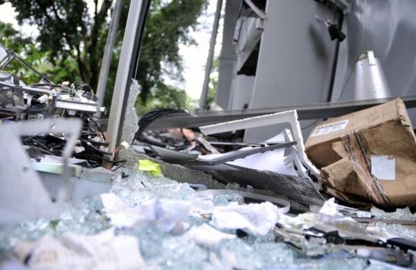 Explosão em caixa eletrônico na USP (Cedoc)