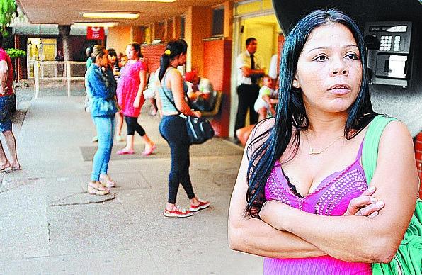 Ana Carla levou o filho com suspeita de dengue: dez horas de espera (Elcio Alves/AAN)