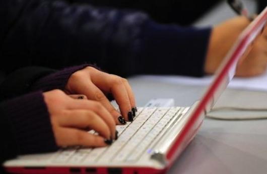 Segundo a empresa de pesquisa IDC, embarques mundiais de laptops e desktops recuaram 14% no 1º trimestre (France Presse)