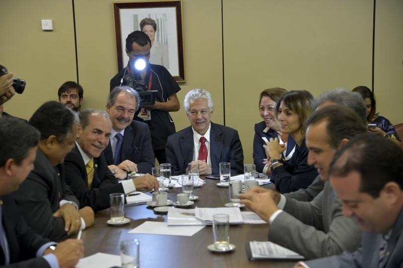 O ministro da Educação, Aloizio Mercadante e a ministra das Relações Institucionais, Ideli Salvatti, participam de reunião na Câmara dos Deputados (Agência Brasil)