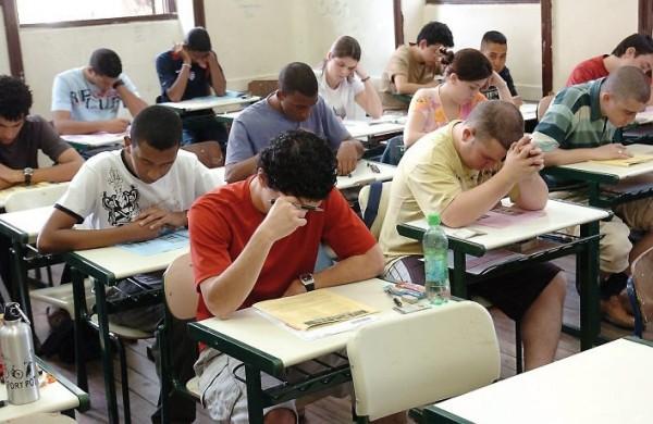 Estudantes fazem prova do Exame Nacional do Ensino M&eacute;dio (Enem)  (Divulga&ccedil;&atilde;o/Google Imagens)