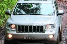 Para se aventurar por caminhos radicais, o Grand Cherokee dispõe do sistema Selec-Terrain (Divulgação)
