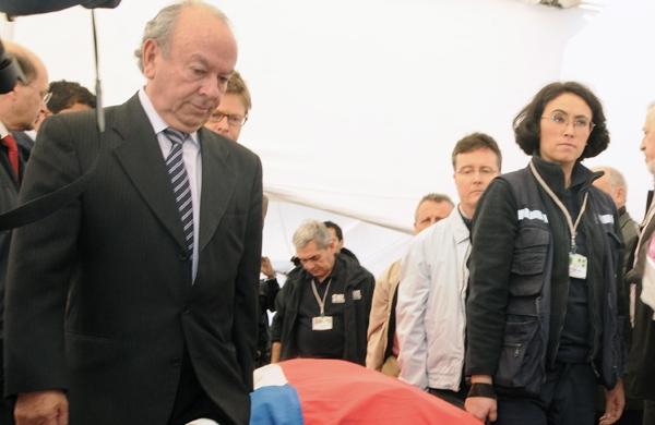 Restos mortais de Pablo Neruda são retirados de cova no Chile (France Press)