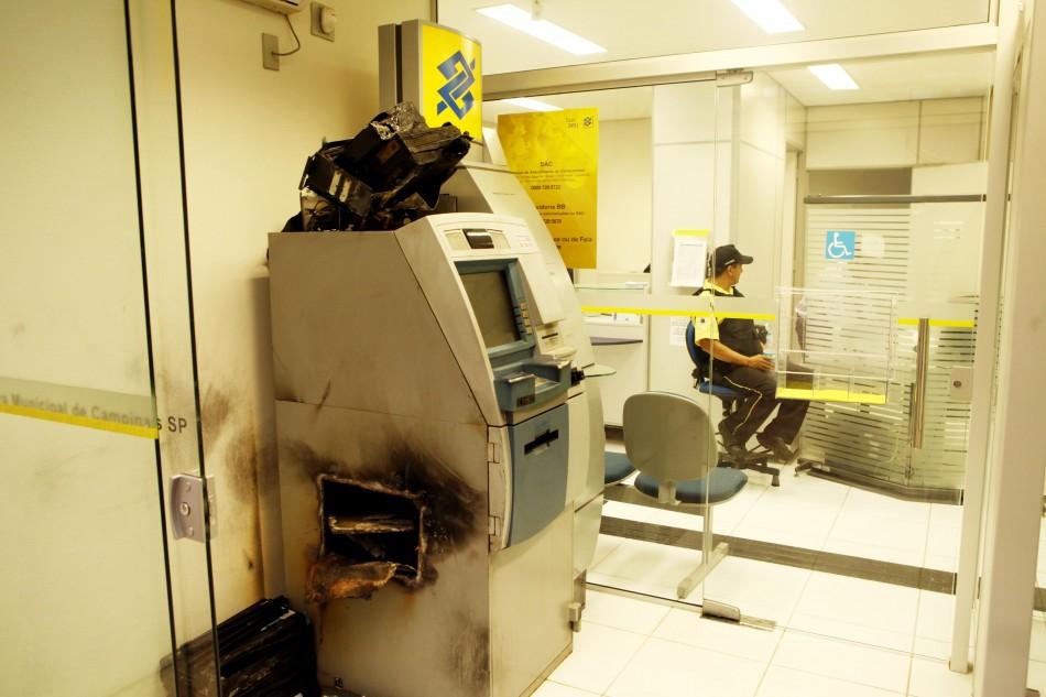 Caixa eletrônico explodido na última terça-feira de madrugada na Câmara: discussão sobre falhas (Rodrigo Zanotto/Especial para a AAN)