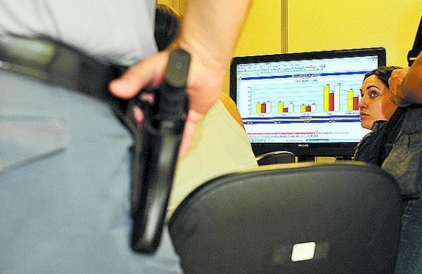 Estudante confirmou os fatos e reforçou a policiais que se tiver oportunidade vai acabar com o professor (Cedoc/ RAC)