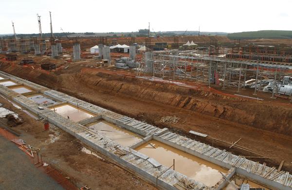 Obras de ampliação do aeroporto, que ficaram 12 dias paradas (25mar2013/Gustavo Tilio/Especial para a AAN)