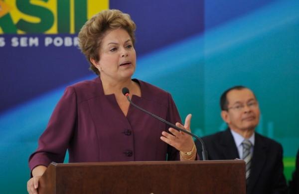Dilma sanciona lei que desonera folha de pagamento (Agência Brasil)
