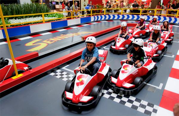 Na pista Indoor, até oito crianças poderão correr ao mesmo tempo em miniaturas de carros de fórmula 1 ( Divulgação)