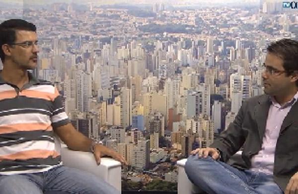 O professor André Bordignon, do CDI-Campinas, é entrevistado de Fabiano Ormaneze (Reprodução)