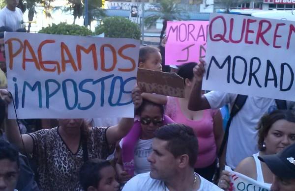 Protesto está sendo realizado no Centro de Campinas: manifestantes querem moradia (Patricia Azevedo/ AAN )