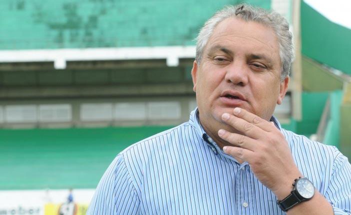 O técnico Branco disse que não tem conseguido dormir tranquilo por causa da difícil situação do Guarani no Paulistão (Edu Fortes/AAN)