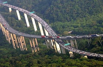 Concessionária Ecovias informou na tarde desta quarta (27) que entre 250 mil e 340 mil veículos devem descer à baixada Santista pelo Sistema Anchieta-Imigrantes no feriado de Páscoa (Divulgação/Portal do Governo do Estado)