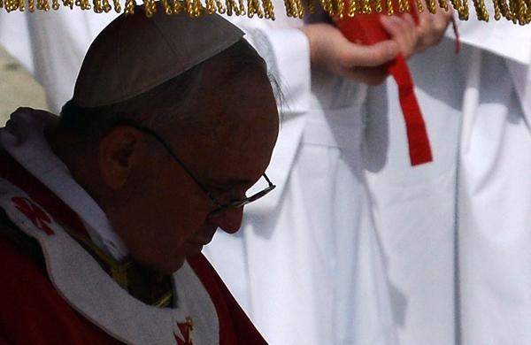 Papa Francisco durante celebração de missa no Vaticano (France Press)