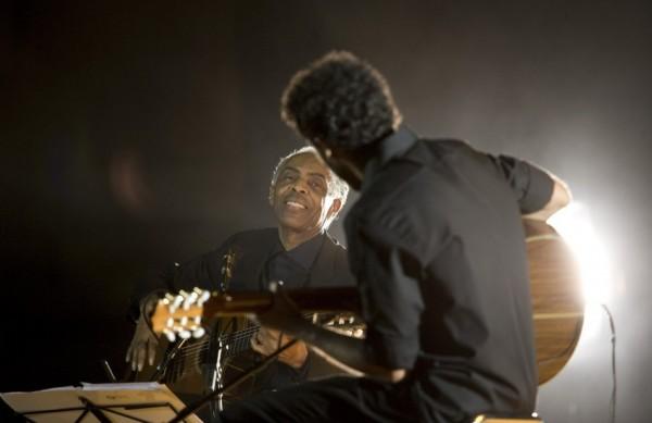 Gil se apresentou ao lado de seu filho Bem Gil no Abu Dhabi Festival (Divulgação/Abu Dhabi Festival)