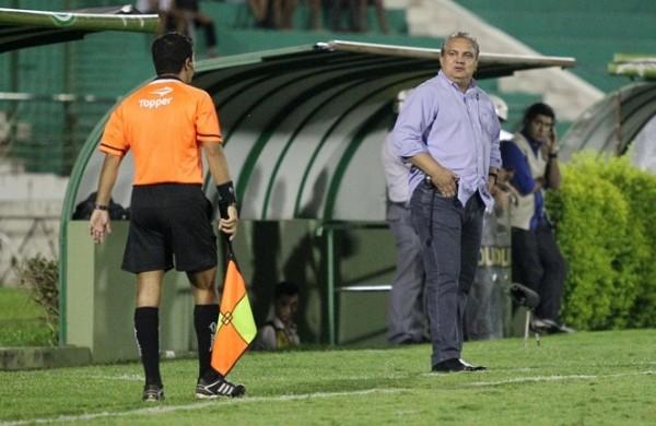 O técnico Branco acredita que o Guarani vai escapar do rebaixamento (César Rodrigues/AAN)